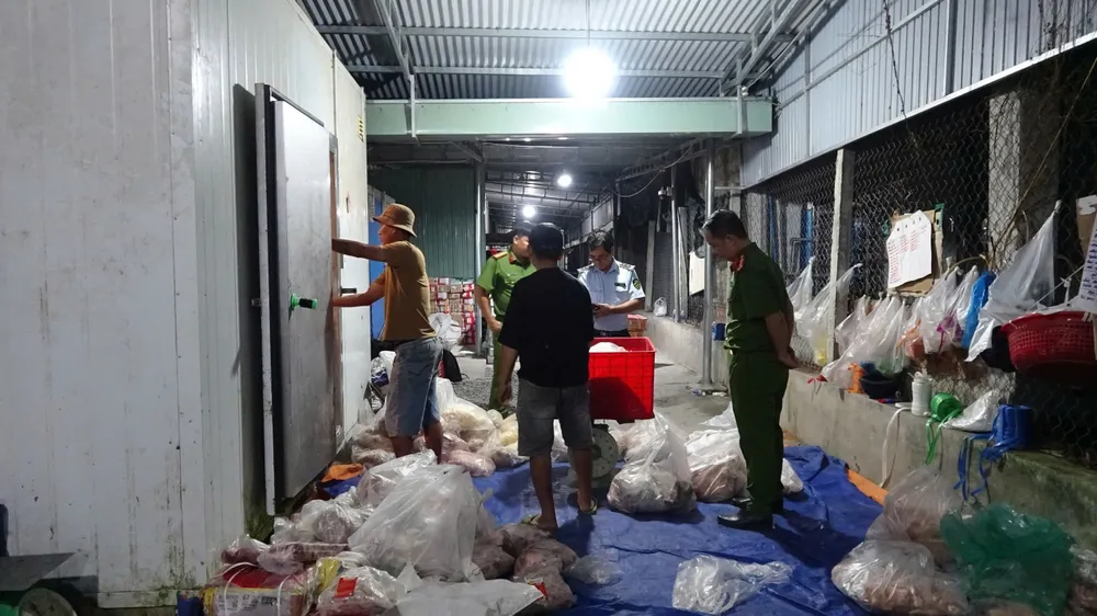 15 tấn thịt đông lạnh (4).jpg