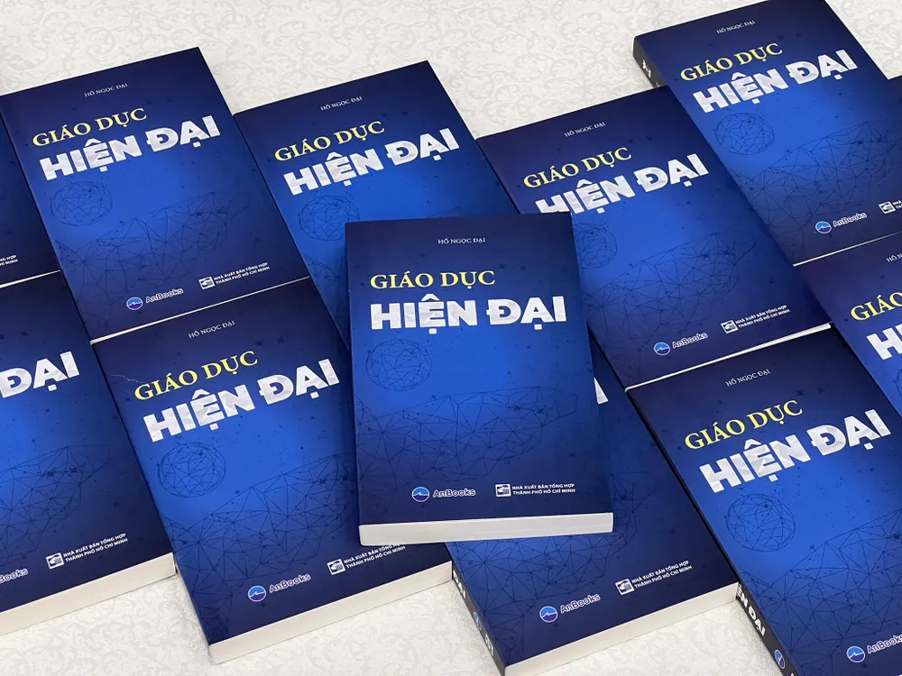 Cuốn sách khổ 11x18 cm, dày 309 trang là những chia sẻ chân thành, sâu sắc và đầy cảm xúc từ một người thầy. d1.jpg