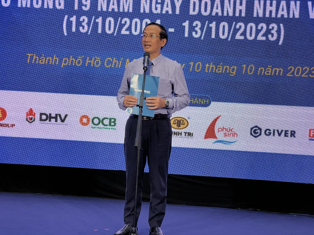 Ông Trần Hoàng, Tổng biên tập Tạp chí Doanh Nhân Sài Gòn phát biểu tại biểu ra mắt Thư viện số Doanh nhân Việt Nam. IMG_6705.jpeg
