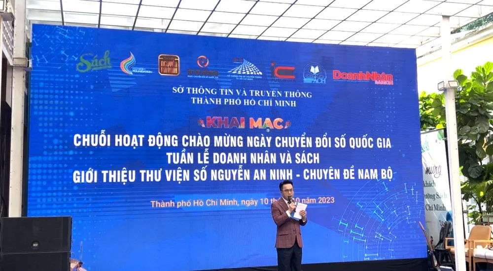 Sự kiện khai mạc chuỗi hoạt động chào mừng Ngày chuyển đổi số quốc gia (10-10) tại Đường sách Nguyễn Văn Bình. TP.HCM là địa phương dành rất nhiều sự quan tâm trong công tác chuyển đổi số
