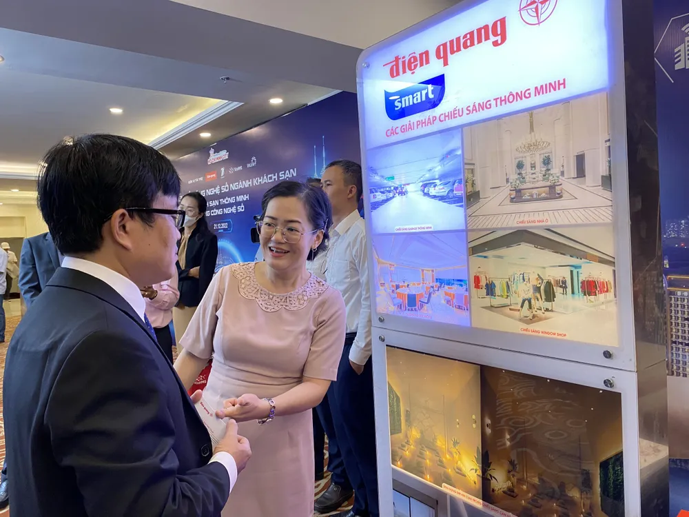 Một doanh nghiệp giới thiệu sản phẩm chuyển đổi số