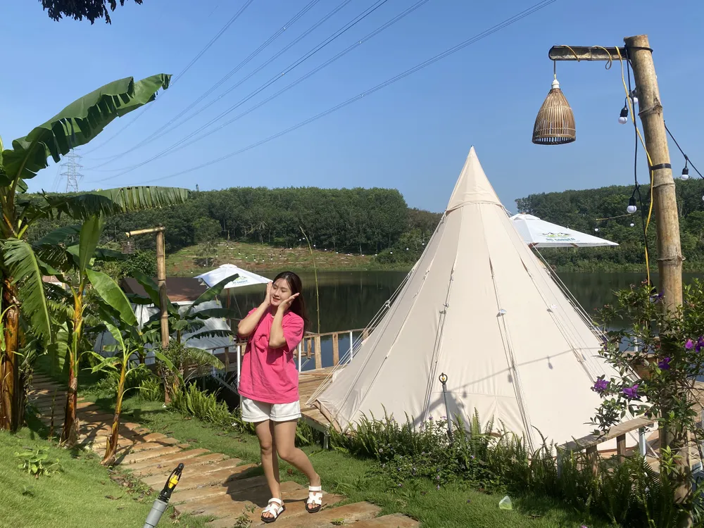 Những ngôi lều phong cách vintage hướng ra mặt hồ ẢNH : HOÀNG HIẾU