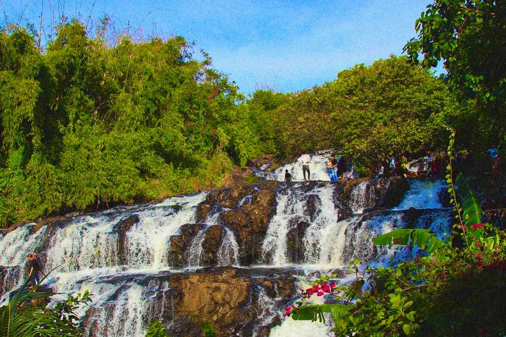 Khung cảnh thiên nhiên hoang sơ ẢNH : HOÀNG HIẾU