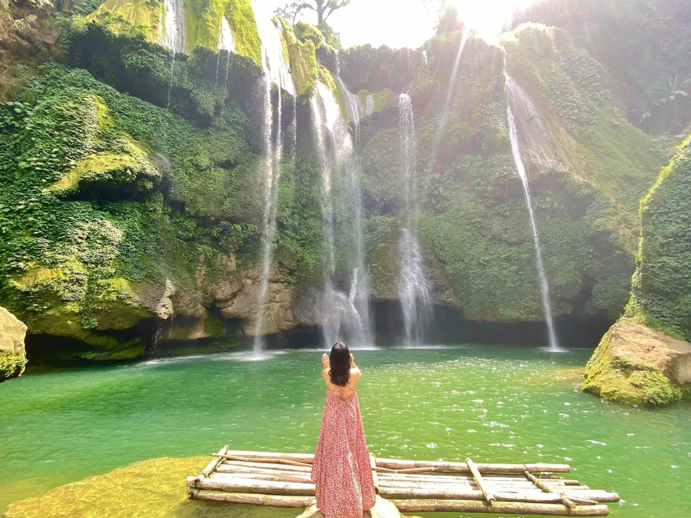 Thác Chiềng Châu đẹp như tranh vẽ. Ảnh : PHƯƠNG MAI