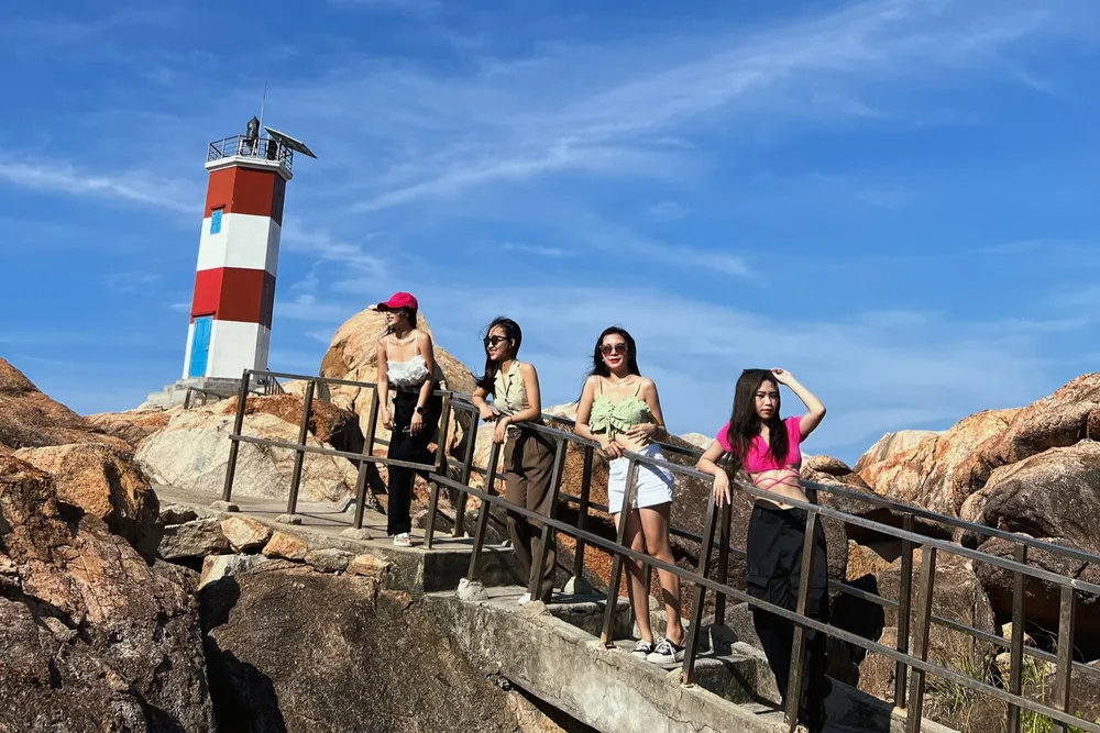 Cùng hội bạn thân đi check-in Phú Yên trong mùa hè này nhé. ẢNH: TUYẾT ANH Cùng hội bạn thân đi check-in Phú Yên trong mùa hè này nhé. ẢNH: TUYẾT ANH