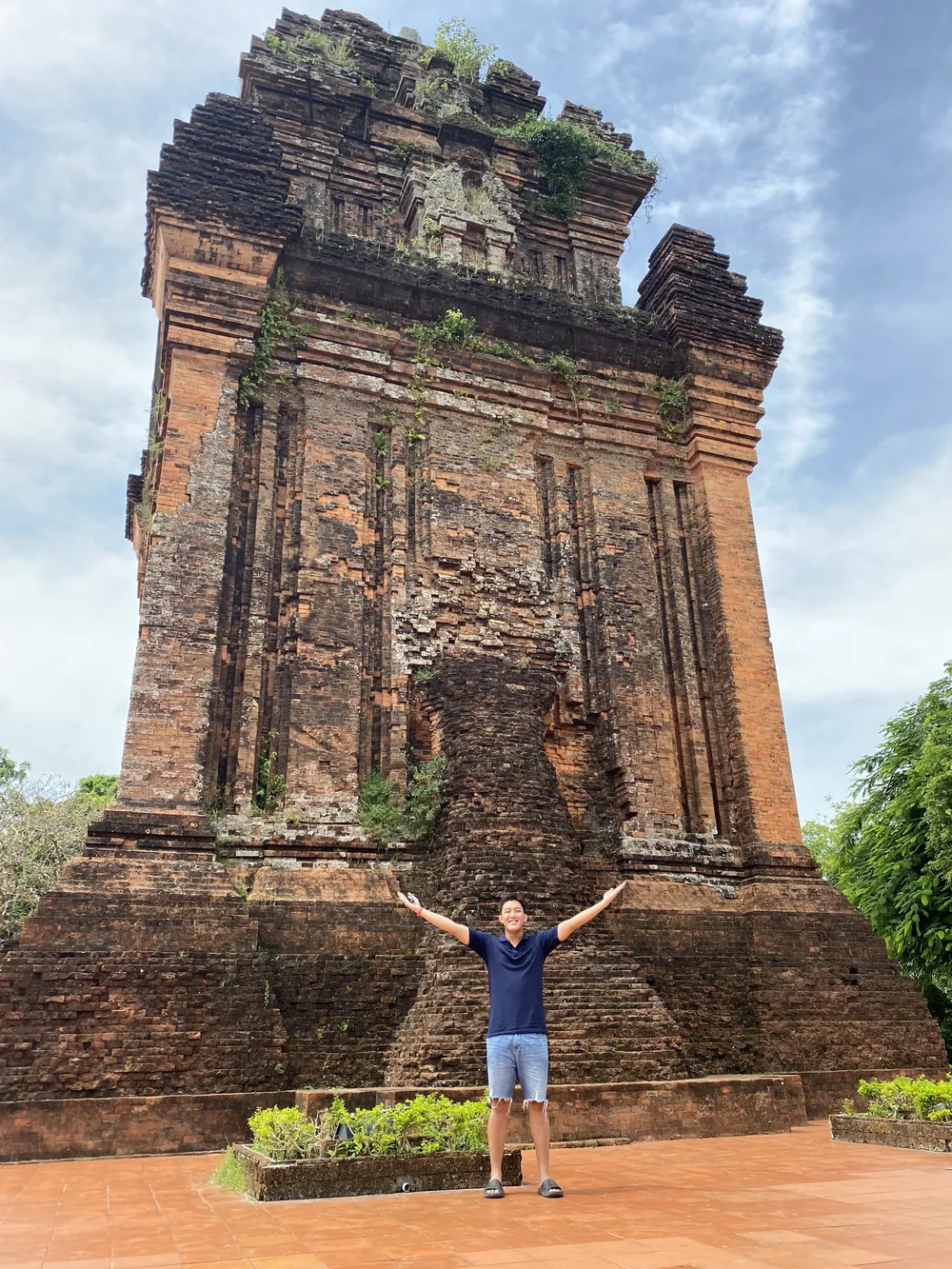 Tháp Nhạn được thiết kế theo lối kiến trúc của người Cham-pa. ẢNH: HOÀNG HIẾU Tháp Nhạn được thiết kế theo lối kiến trúc của người Cham-pa. ẢNH: HOÀNG HIẾU