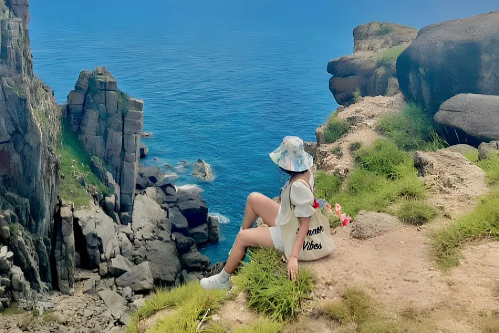 Ngắm nhìn biển từ trên cao. ẢNH: HUYỀN PHẠM Ngắm nhìn biển từ trên cao. ẢNH: HUYỀN PHẠM