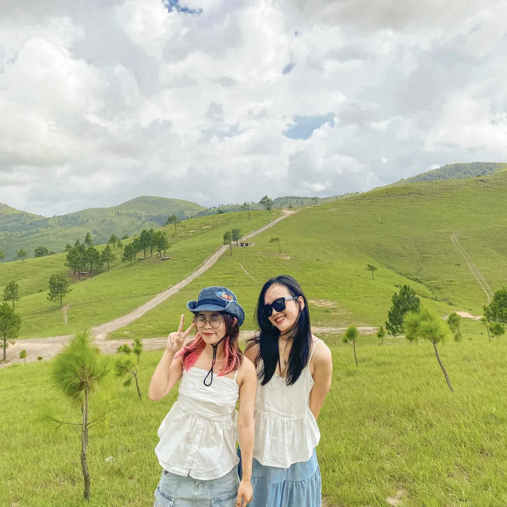 Check-in trên đỉnh Phượng Hoàng. Ảnh : THU HUYỀN Check-in trên đỉnh Phượng Hoàng. Ảnh : THU HUYỀN