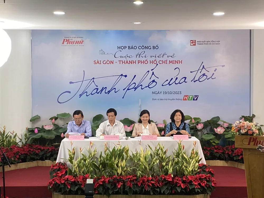 Các thành viên Ban giám khảo tham gia trao đổi thông tin với phóng viên trong buổi họp báo. Ảnh: HOÀNG HIẾU tp-cua-toi-.jpg
