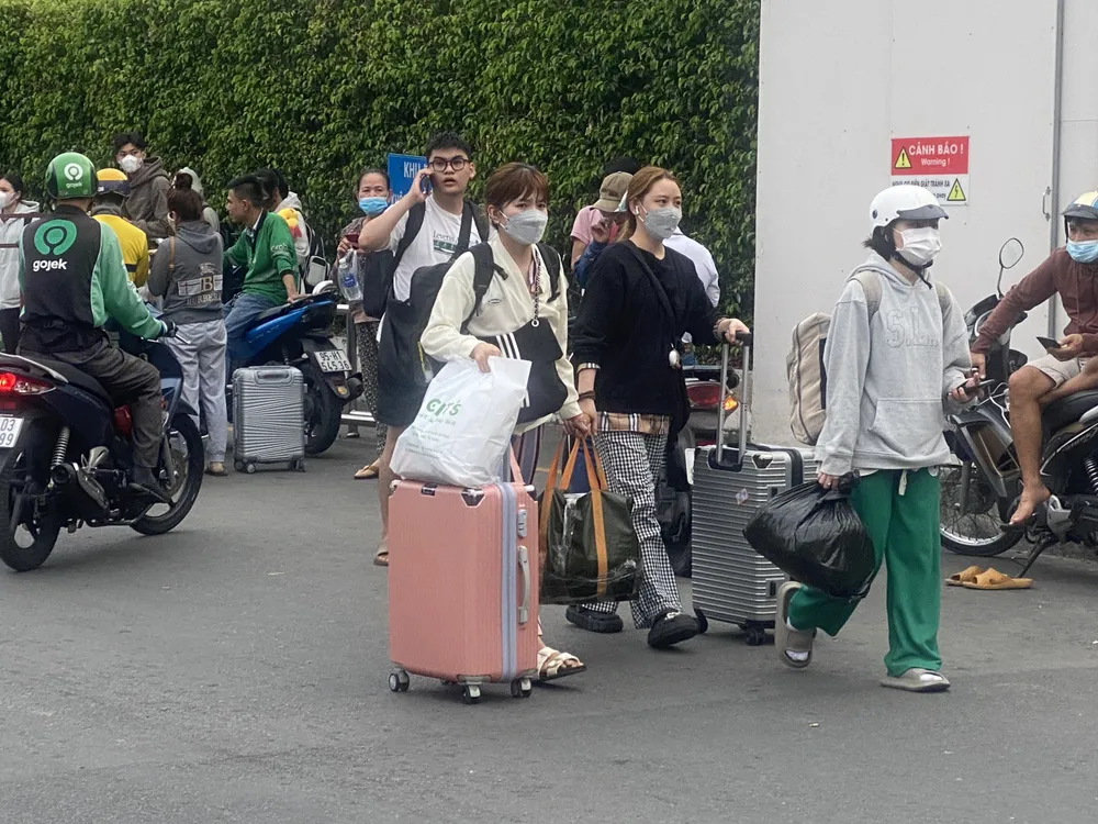 Người dân tấp nập quay lại TP.HCM sau dịp nghỉ Tết Dương lịch 2024