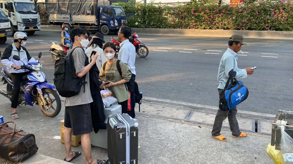 Đa số các bạn sinh viên về nhiều. Ảnh: HOÀNG HIẾU. ve-que-nghi-Tet-som6.jpg