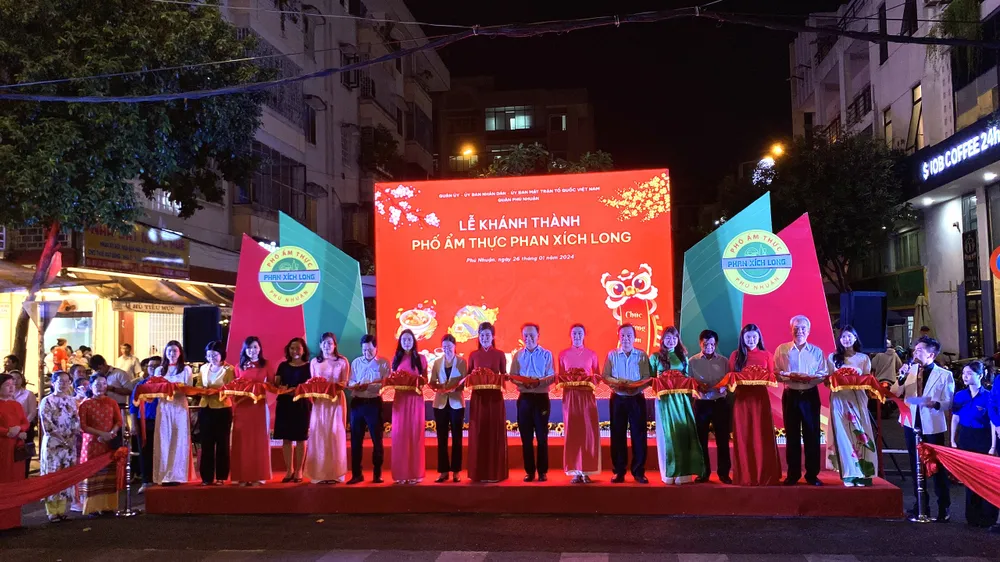 Lễ khánh thành phố ẩm thực Phan Xích Long. Ảnh: HOÀNG HIẾU.
