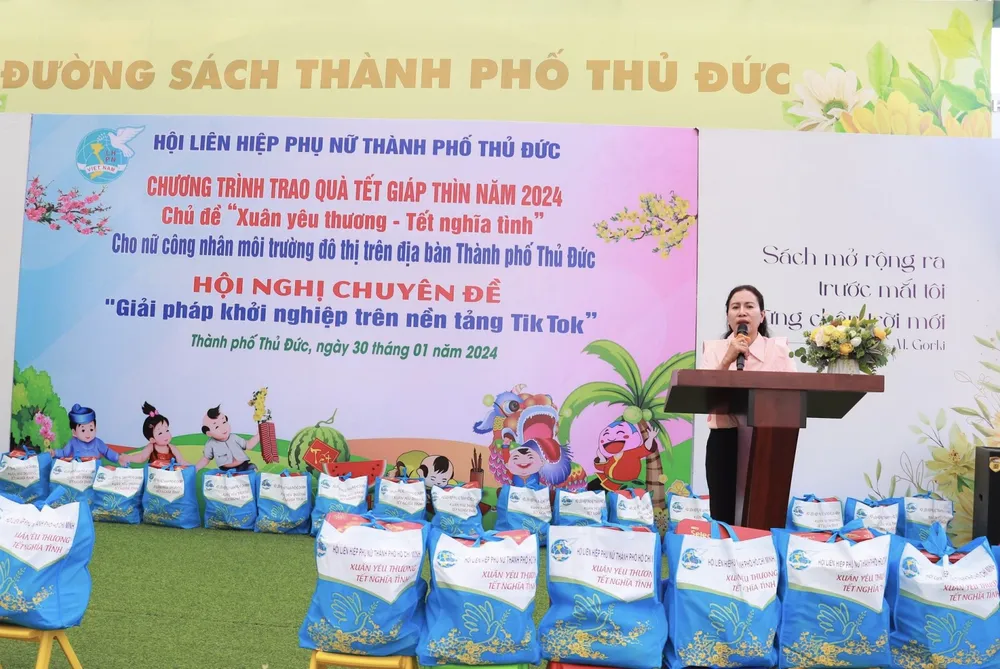 Bà Lê Thị Mỹ Hạnh – Phó Chủ tịch Hội LHPN thành phố Thủ Đức. Ảnh:HOÀNG HIẾU. Livestream bán hàng trên TikTok5.jpg