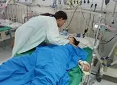 Bị điện giật khi đang chạy xe máy, 3 người thương vong ảnh 3 Dạo chơi công viên, cô bé 14 tuổi bị điện giật nguy kịch