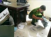 Vây bắt kẻ trộm dùng kéo đâm chủ nhà ảnh 2 Trộm đột nhập công ty ở TP.HCM, bê két sắt nặng 140 kg