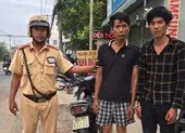 Trên đường giải quyết tai nạn, CSGT tóm gọn 2 kẻ trộm xe