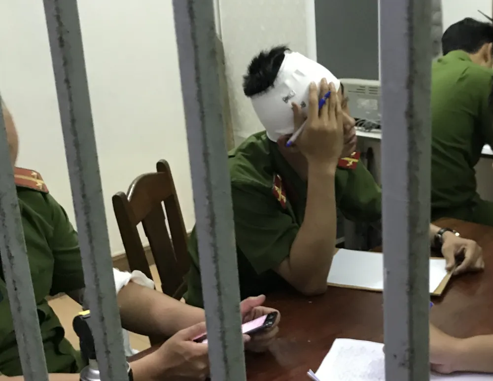 2 công an Đà Nẵng bị nhóm thanh niên tấn công phải nhập viện ảnh 1