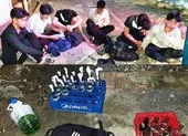 Nhóm thanh niên mang dao phóng lợn đi đánh nhau ảnh 2 Nổ súng bắt nhóm thanh niên chuẩn bị 'bom xăng' đi đánh nhau