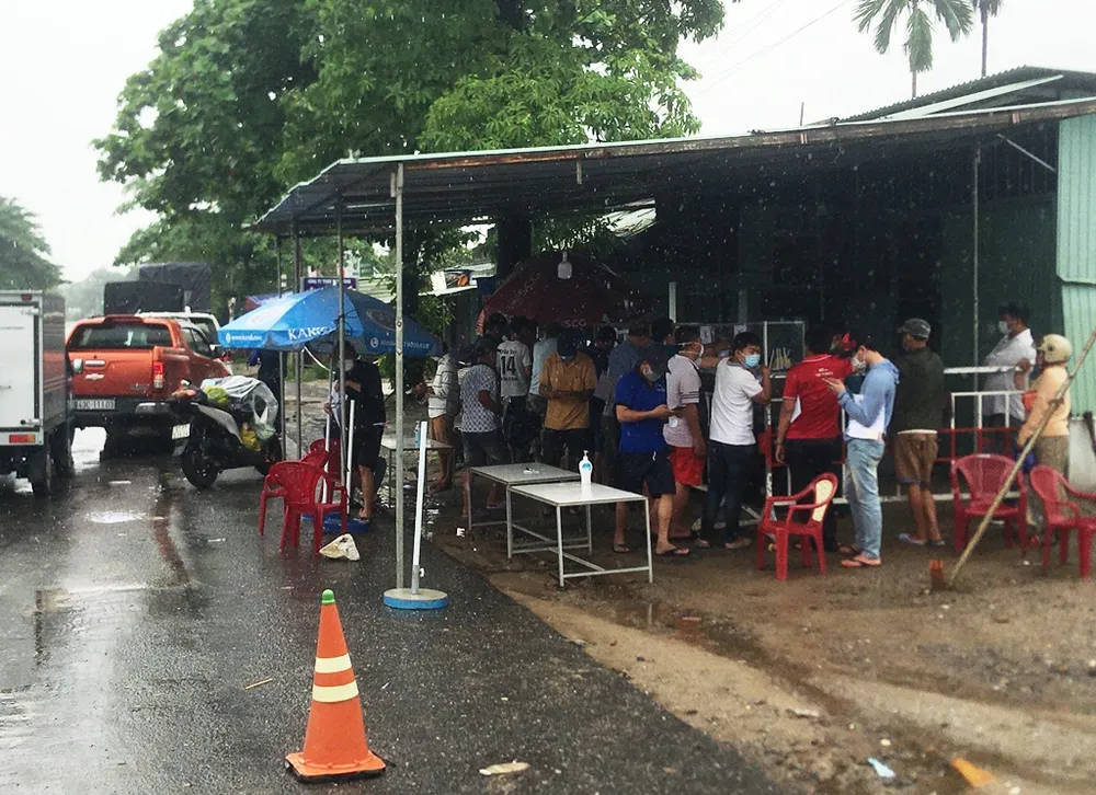 Đà Nẵng: Khai báo bằng giấy khiến ùn ứ tại một số chốt kiểm soát ảnh 4 Đà Nẵng: Khai báo bằng giấy khiến ùn ứ tại một số chốt kiểm soát ảnh 4