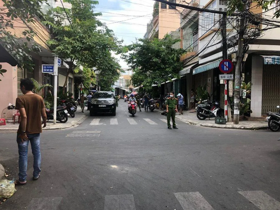 Công an phong tỏa hiện trường. Ảnh: Ngô Quang