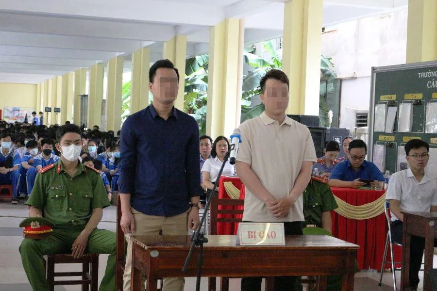 Phiên tòa giả định được tổ chức trong trường cấp 3 với nhiều học sinh tham gia. Ảnh: H.H