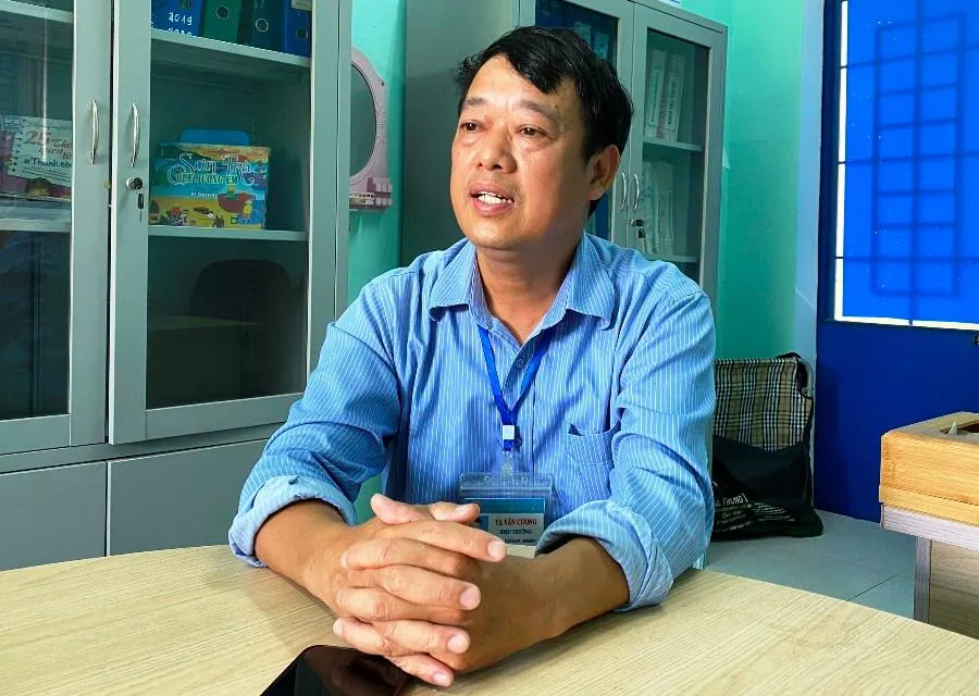 Ông Tạ Văn Cương, Hiệu trưởng trường tiểu học Nguyễn Phan Vinh. Ảnh: HẢI HIẾU Ông Tạ Văn Cương, Hiệu trưởng trường tiểu học Nguyễn Phan Vinh. Ảnh: HẢI HIẾU