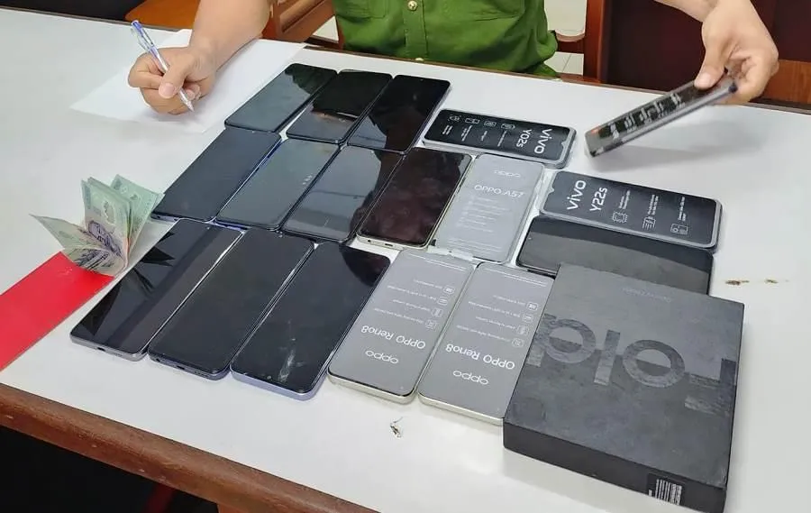 Một số tang vật của vụ án. Ảnh: H.H Một số tang vật của vụ án. Ảnh: H.H