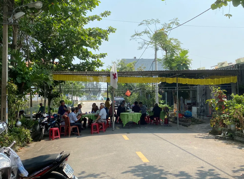 Gia đình đang chuẩn bị lo hậu sự cho bé trai. Ảnh: HẢI HIẾU