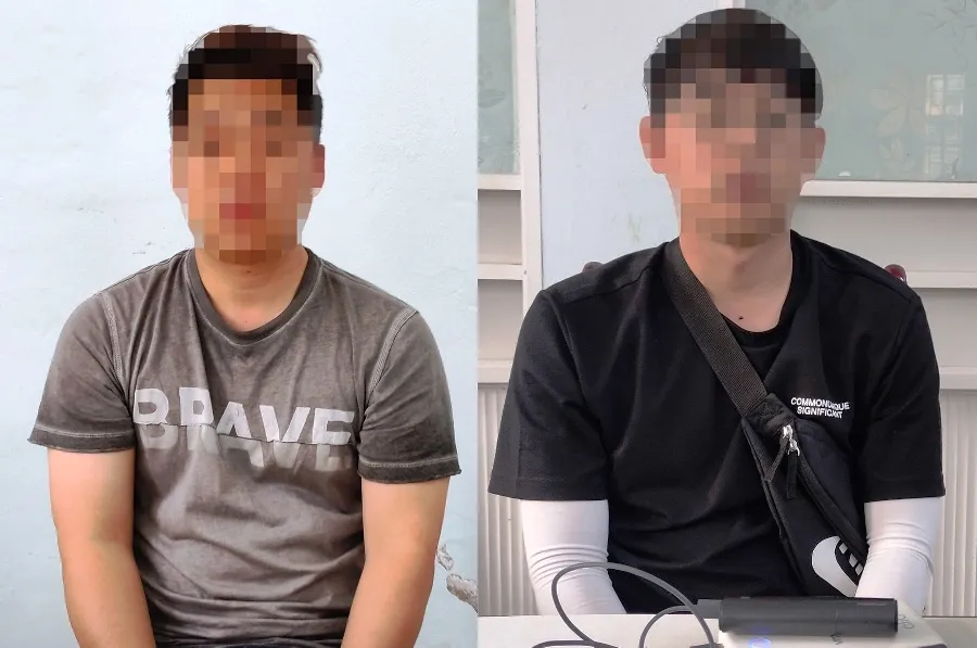 Hai nghi phạm người Hàn Quốc trộm tài sản bị tạm giữ. Ảnh: H.H Hai nghi phạm người Hàn Quốc trộm tài sản bị tạm giữ. Ảnh: H.H