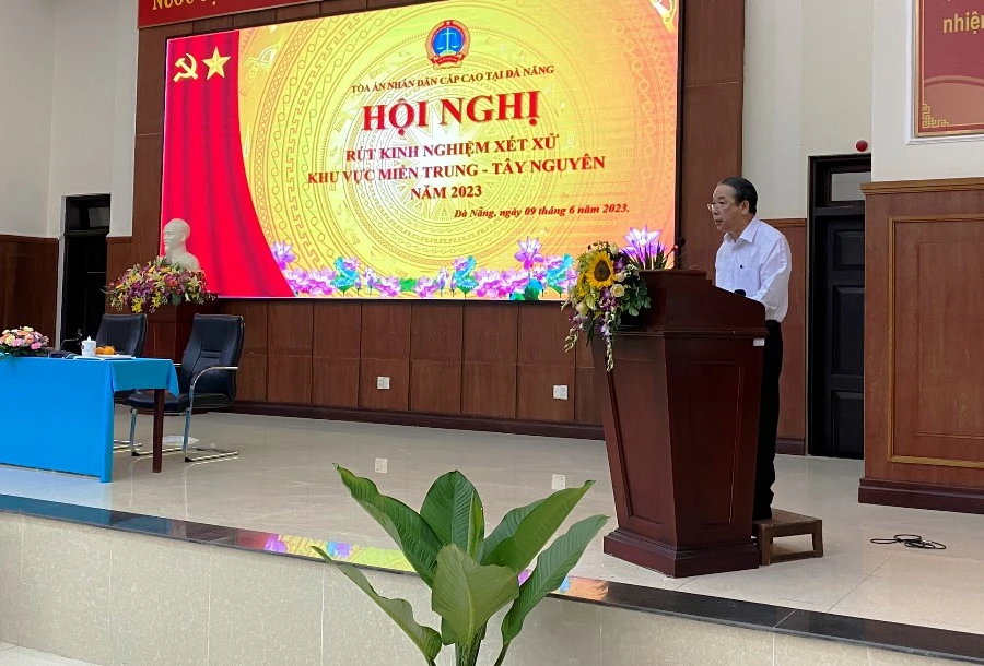 Ông Nguyễn Văn Bường, Chánh án TAND Cấp cao tại Đà Nẵng phát biểu tại hội nghị. Ảnh: HẢI HIẾU