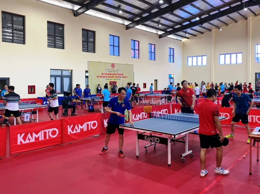 Các vận động viên tranh tài môn bóng bàn. Ảnh: HẢI HIẾU Các vận động viên tranh tài môn bóng bàn. Ảnh: HẢI HIẾU