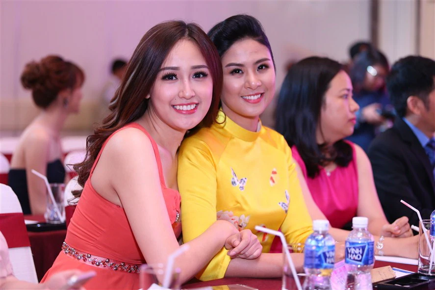 Tám hoa hậu, á hậu Việt Nam cùng đọ sắc ảnh 11