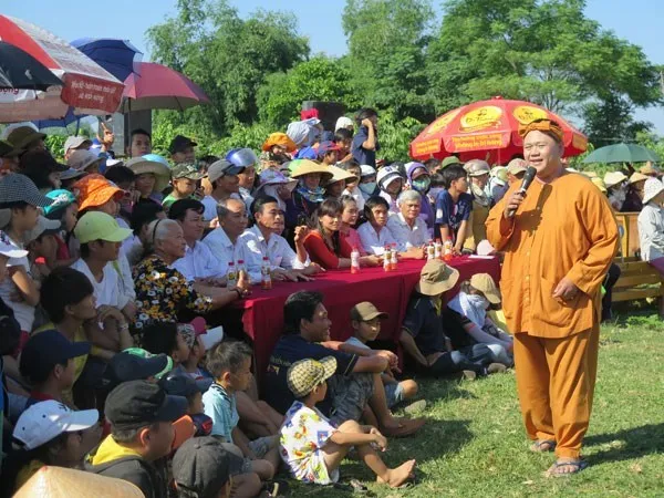 Lục lạc vàng tạm dừng phát sóng, sân khấu Sao Minh Béo vẫn diễn ảnh 1 Lục lạc vàng tạm dừng phát sóng, sân khấu Sao Minh Béo vẫn diễn ảnh 1