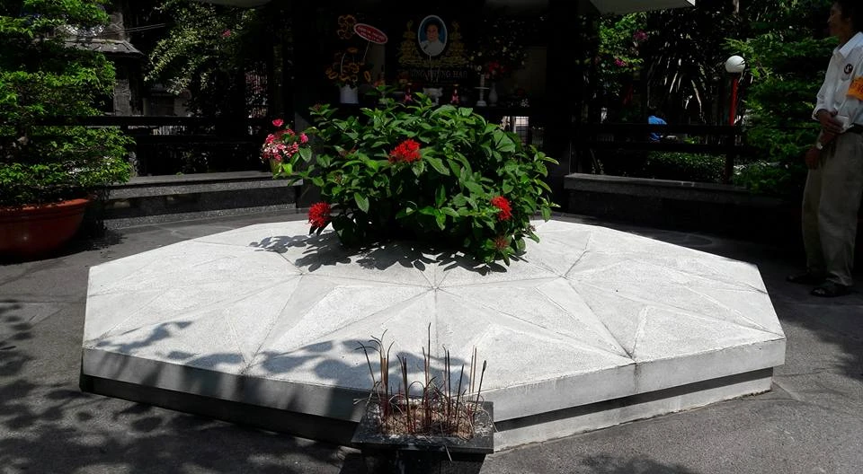 Đông đảo giới nghệ sĩ quy tụ về lễ tưởng niệm NSND Phùng Há