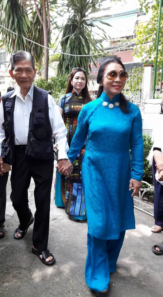 Đông đảo giới nghệ sĩ quy tụ về lễ tưởng niệm NSND Phùng Há