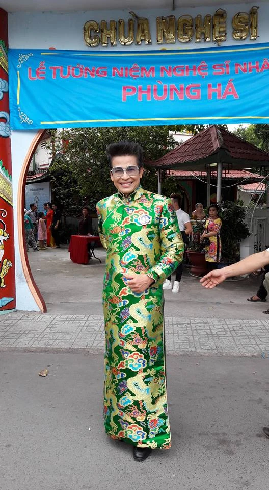 Đông đảo giới nghệ sĩ quy tụ về lễ tưởng niệm NSND Phùng Há