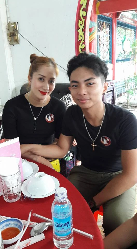 Đông đảo giới nghệ sĩ quy tụ về lễ tưởng niệm NSND Phùng Há