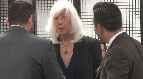 Luật sư Mia Mayamoto ở lần Minh Béo ra tòa thứ ba