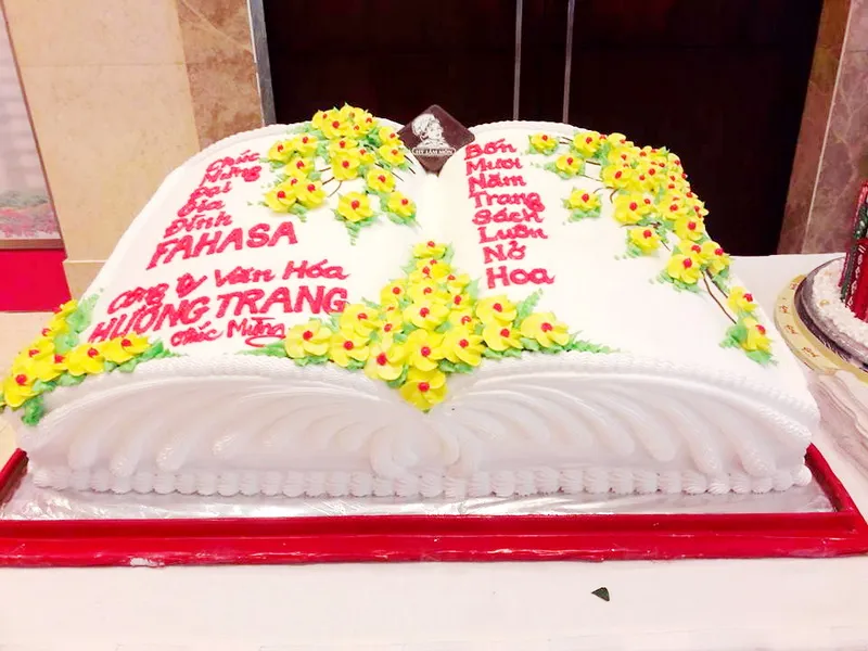 Mỗi năm Fahasa nhập khẩu hơn 10 triệu USD sách báo ảnh 1