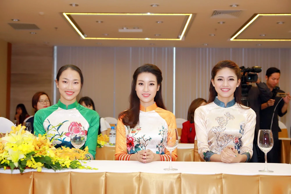 Mỹ Linh, Thanh Tú diện áo dài của hoa hậu Ngọc Hân ảnh 4