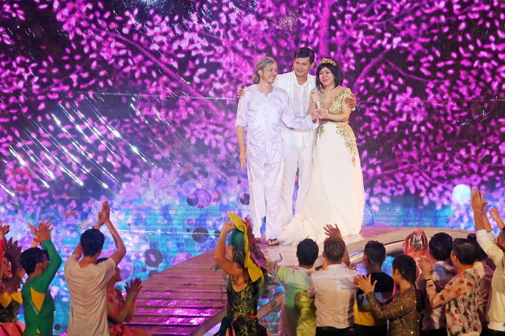 Liveshow Việt Hương: Sự trân trọng khán giả tuyệt vời ảnh 8