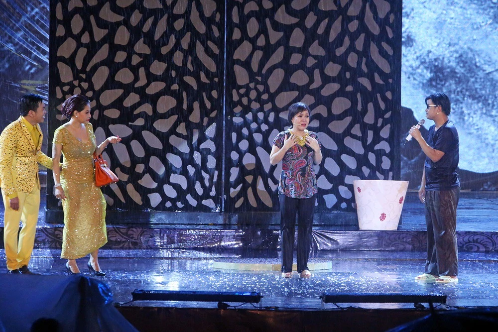 Liveshow Việt Hương: Sự trân trọng khán giả tuyệt vời ảnh 4