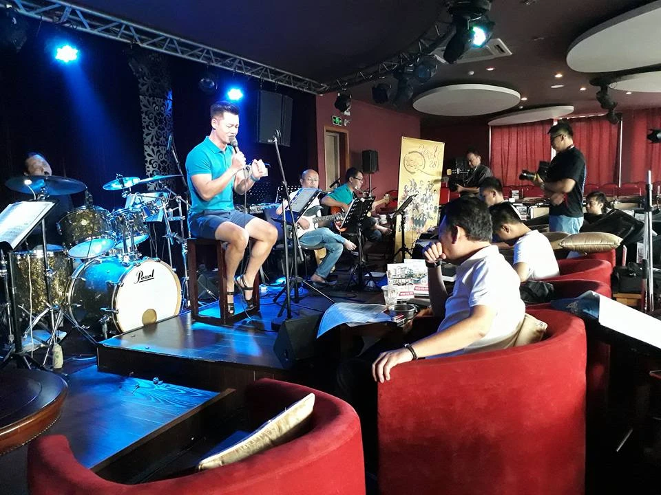 Quang Linh bất ngờ xuất hiện ở 'Duyên dáng Việt Nam 28' ảnh 8