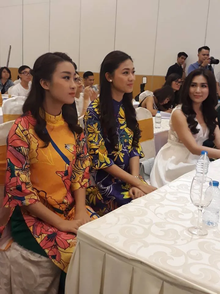 Vừa xuất viện, Hoài Linh cùng hoa hậu ủng hộ cải lương ảnh 2 Vừa xuất viện, Hoài Linh cùng hoa hậu ủng hộ cải lương ảnh 2