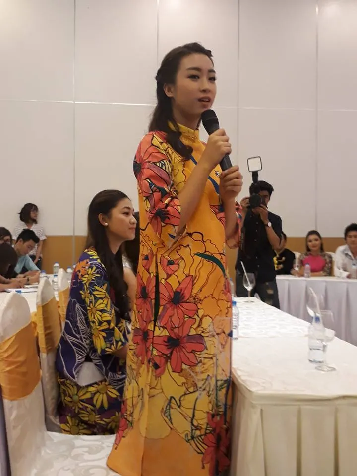 Vừa xuất viện, Hoài Linh cùng hoa hậu ủng hộ cải lương ảnh 4 Vừa xuất viện, Hoài Linh cùng hoa hậu ủng hộ cải lương ảnh 4