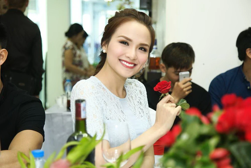 Hoa hậu Diễm Hương tích cực kiếm tiền ảnh 1