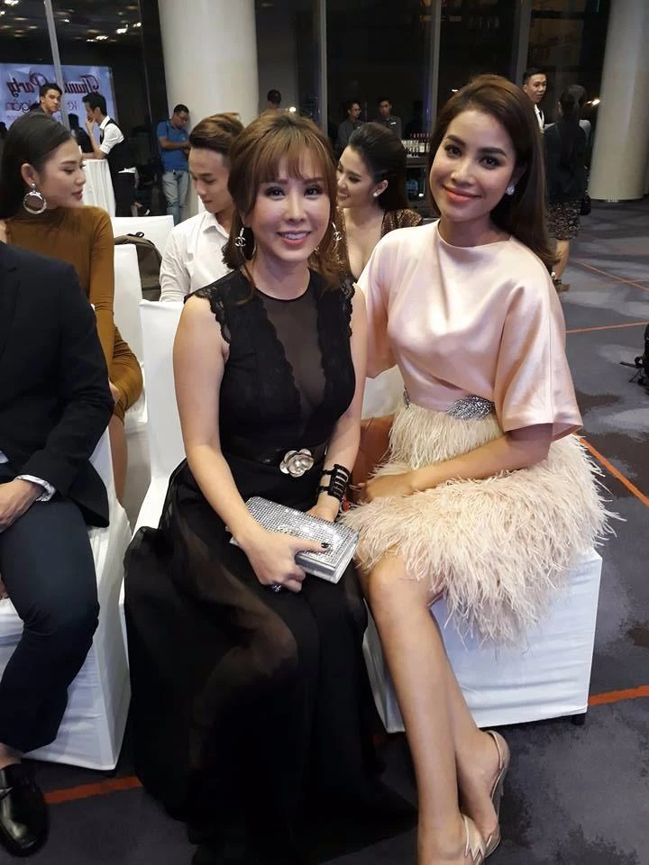 Hoa hậu Thu Hoài và hoa hậu Phạm Hương