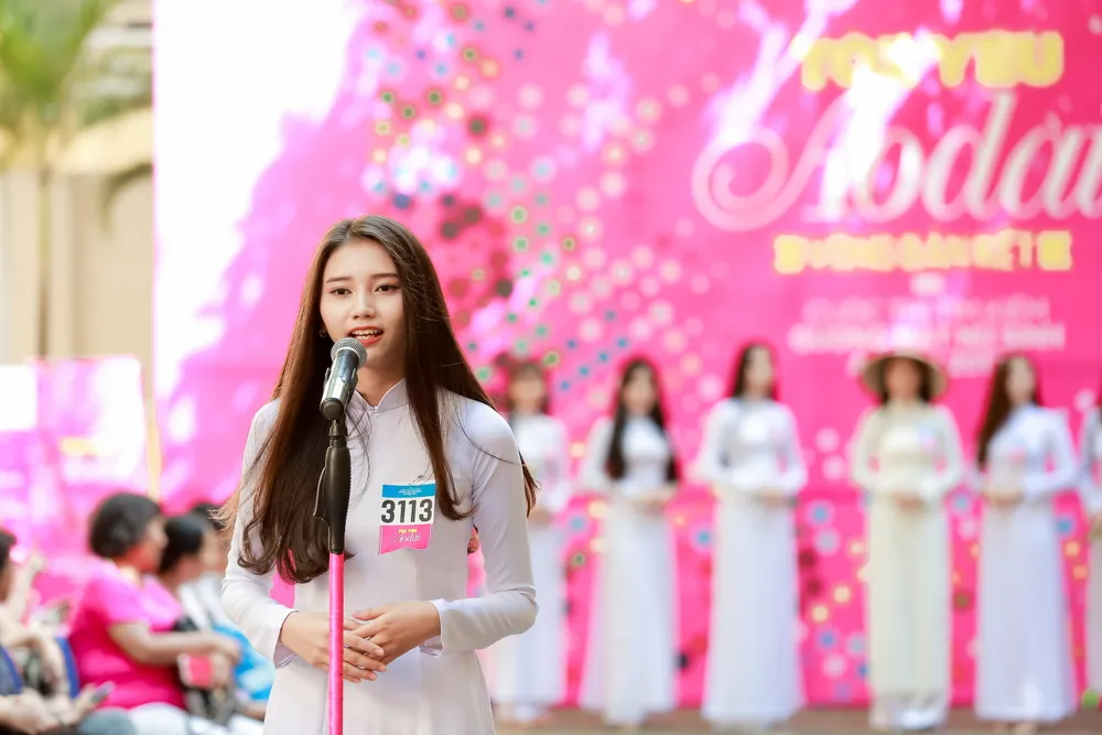 Nữ sinh khoe khéo nét duyên trong tà áo dài ảnh 7