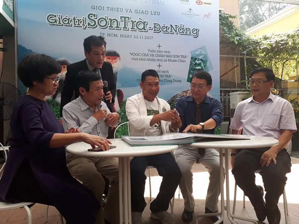 Hoa hậu bị chê xấu gây bất ngờ tại đường sách ảnh 1 Hoa hậu bị chê xấu gây bất ngờ tại đường sách ảnh 1