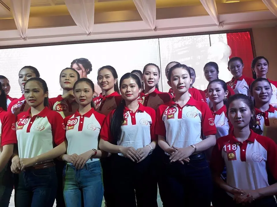 Các nữ sinh viên tham gia cuộc thi.